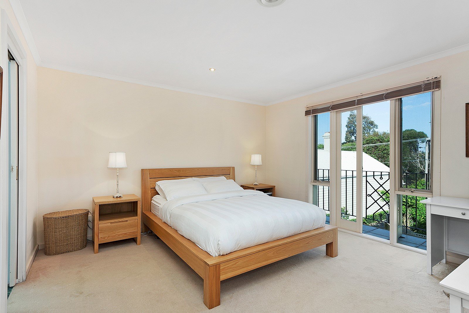 Gallery: 2/5 Railway Avenue