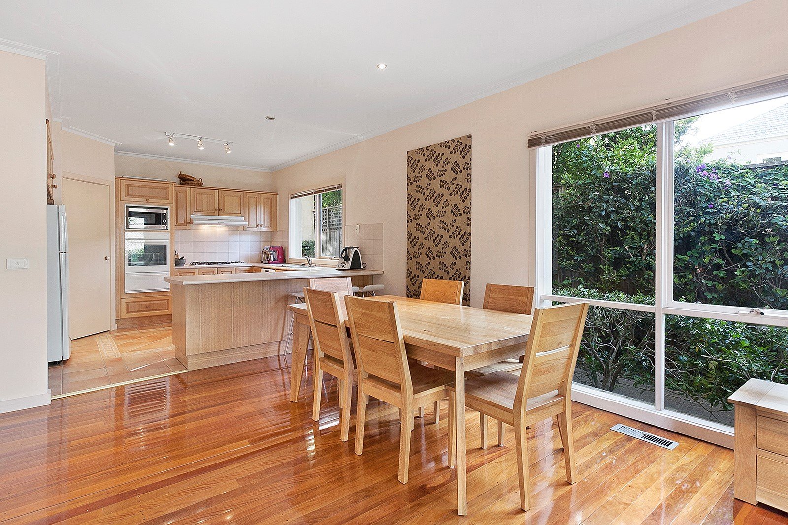 Gallery: 2/5 Railway Avenue
