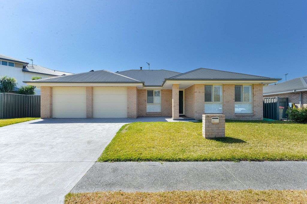 25 Riverside Dr  HAYWARDS BAY 1