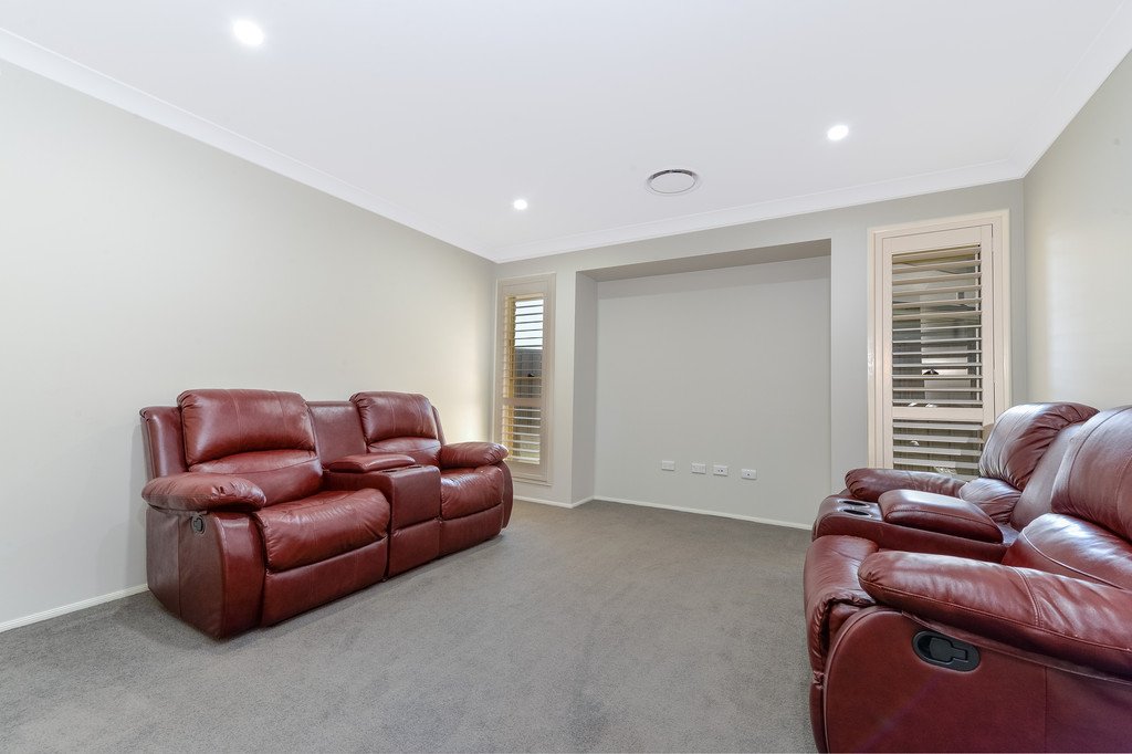 25 Riverside Dr  HAYWARDS BAY 3