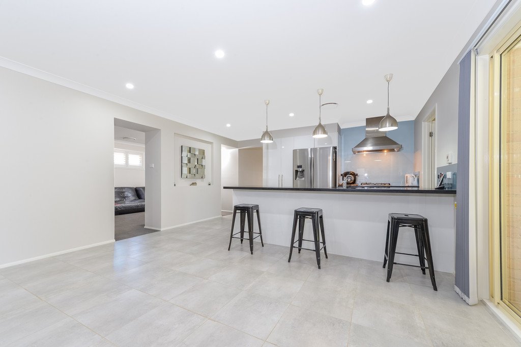 25 Riverside Dr  HAYWARDS BAY 4