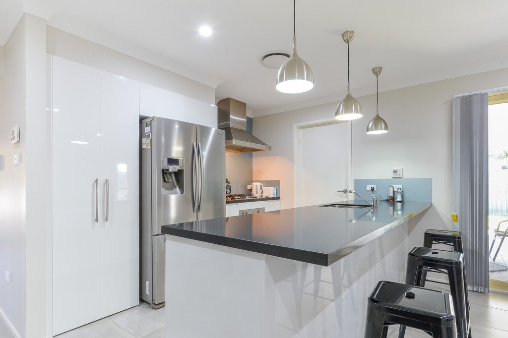 25 Riverside Dr  HAYWARDS BAY 5