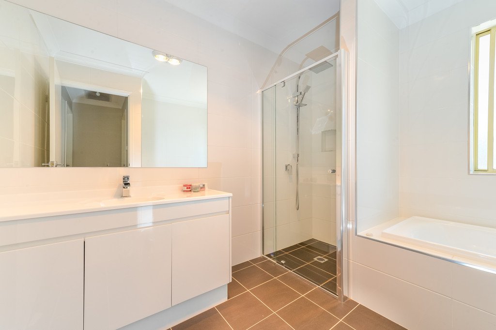 25 Riverside Dr  HAYWARDS BAY 7