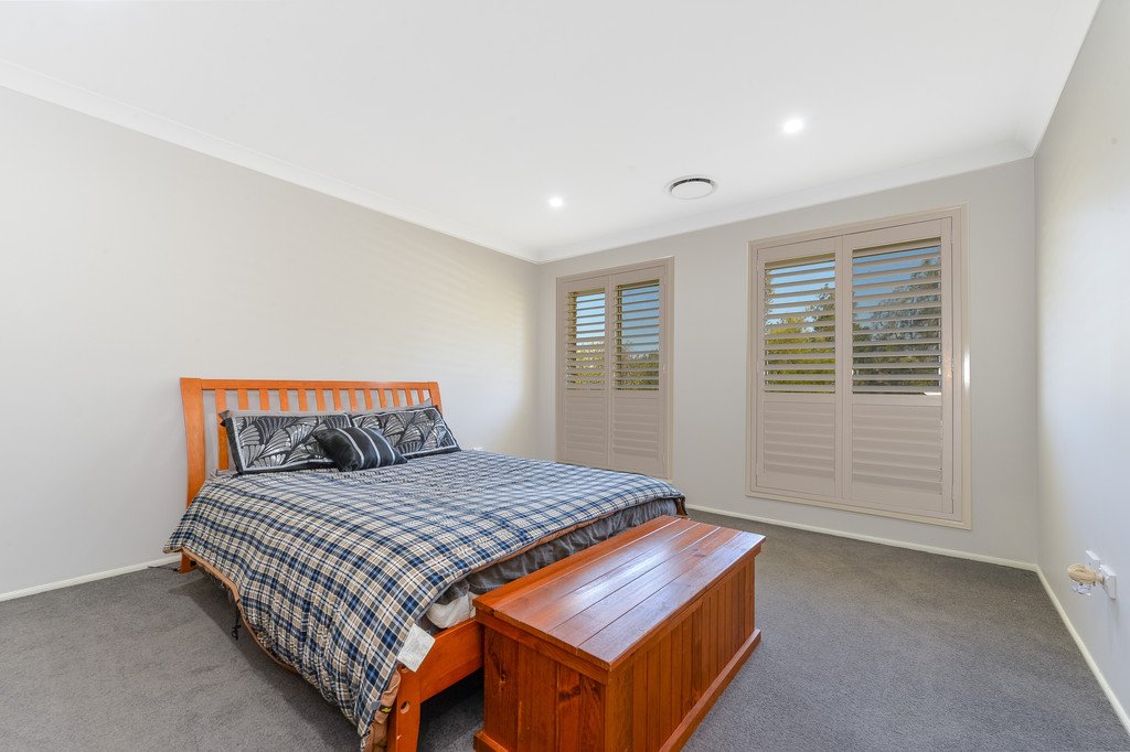 25 Riverside Dr  HAYWARDS BAY 8