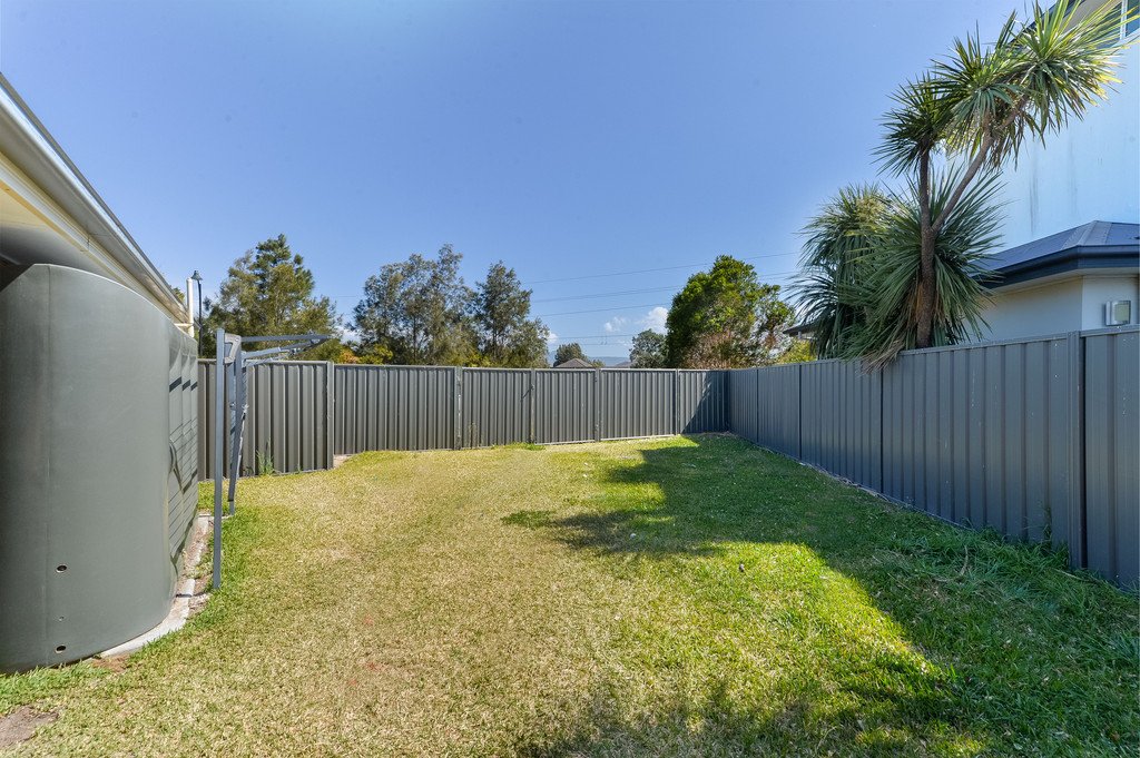 25 Riverside Dr  HAYWARDS BAY 9