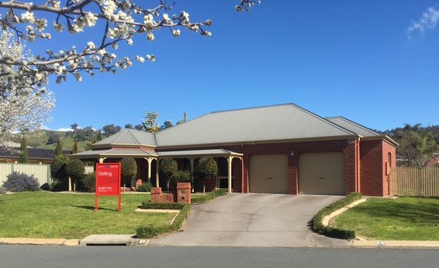 25 Robbins Drive EAST ALBURY 2