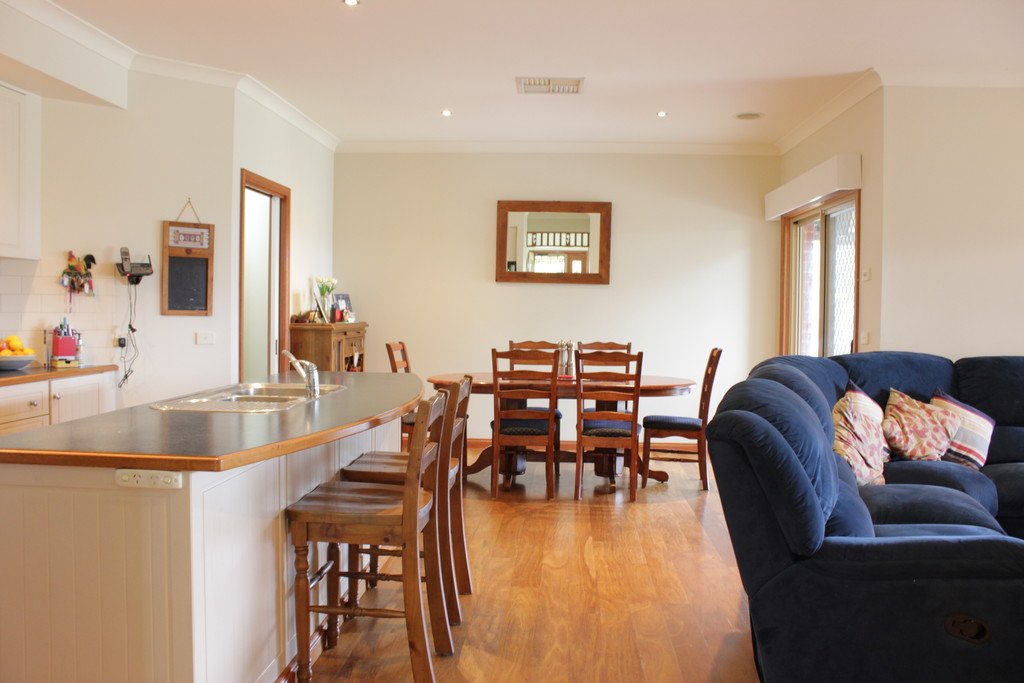 25 Robbins Drive EAST ALBURY 8
