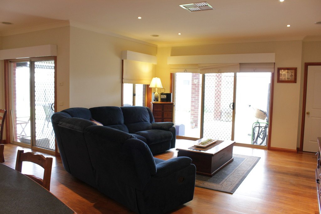 25 Robbins Drive EAST ALBURY 11