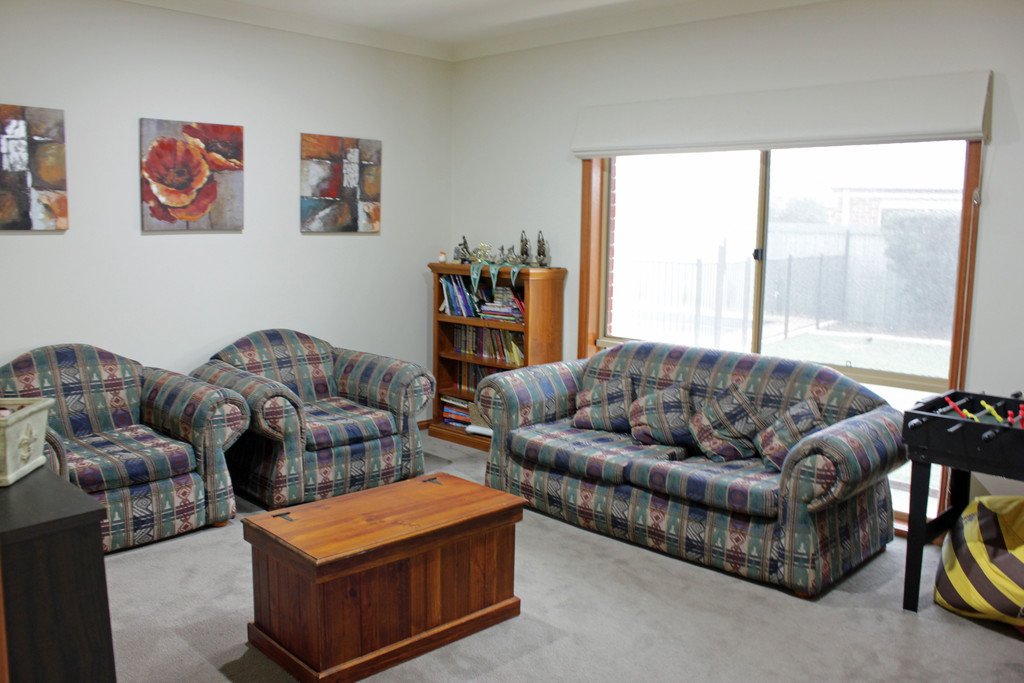 25 Robbins Drive EAST ALBURY 16