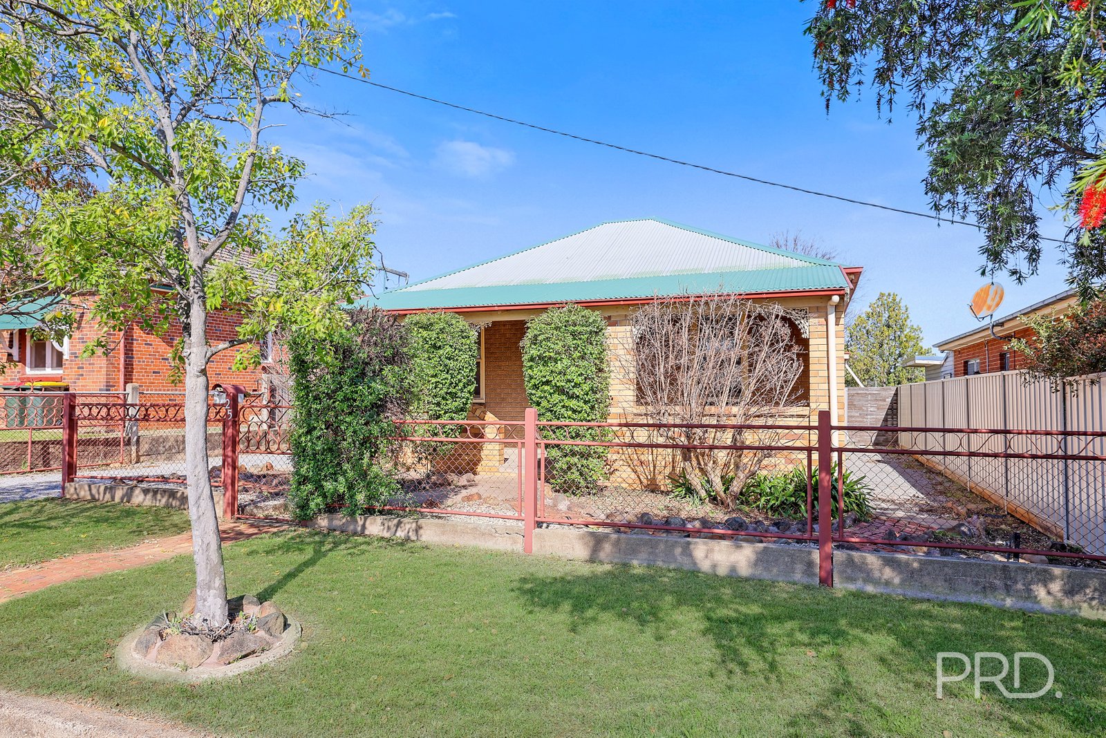 25 Roderick Street TAMWORTH 2