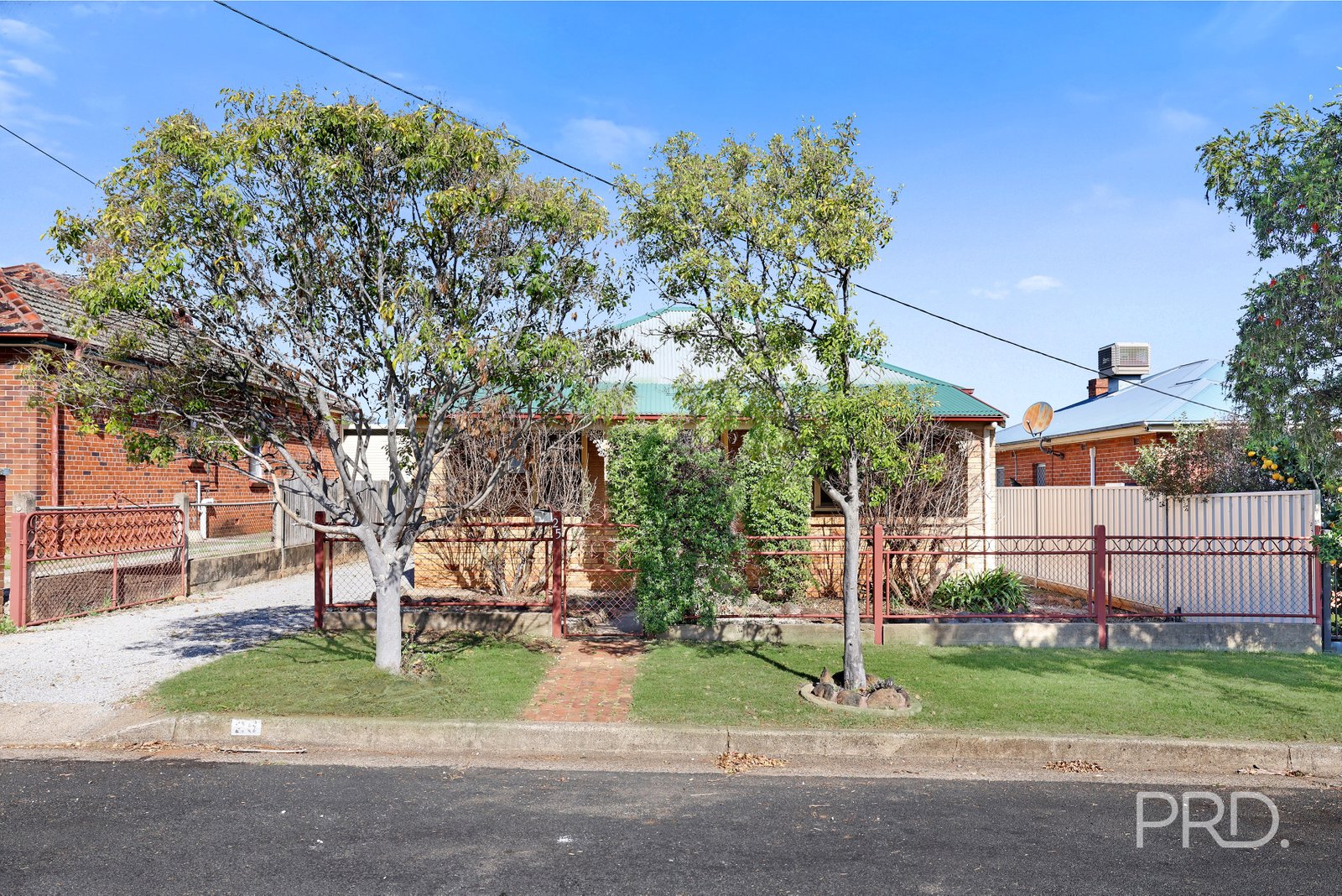 25 Roderick Street TAMWORTH 3