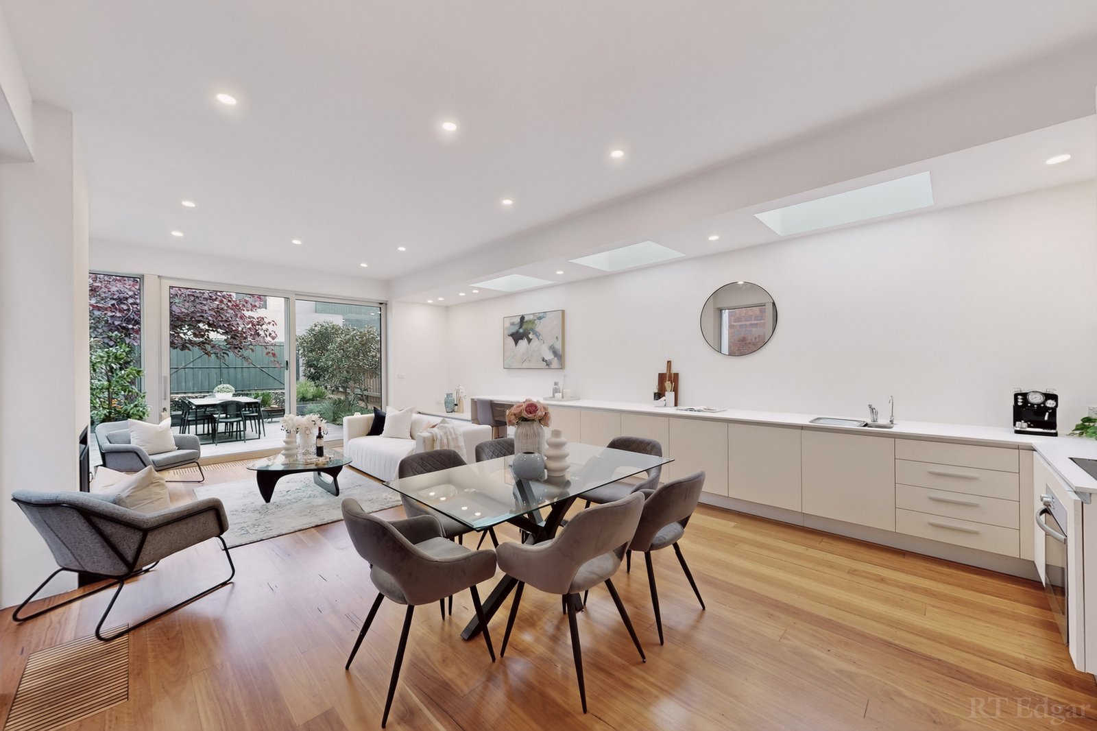 Real Estate and Property in 25 Roseberry Street, Hawthorn East, VIC