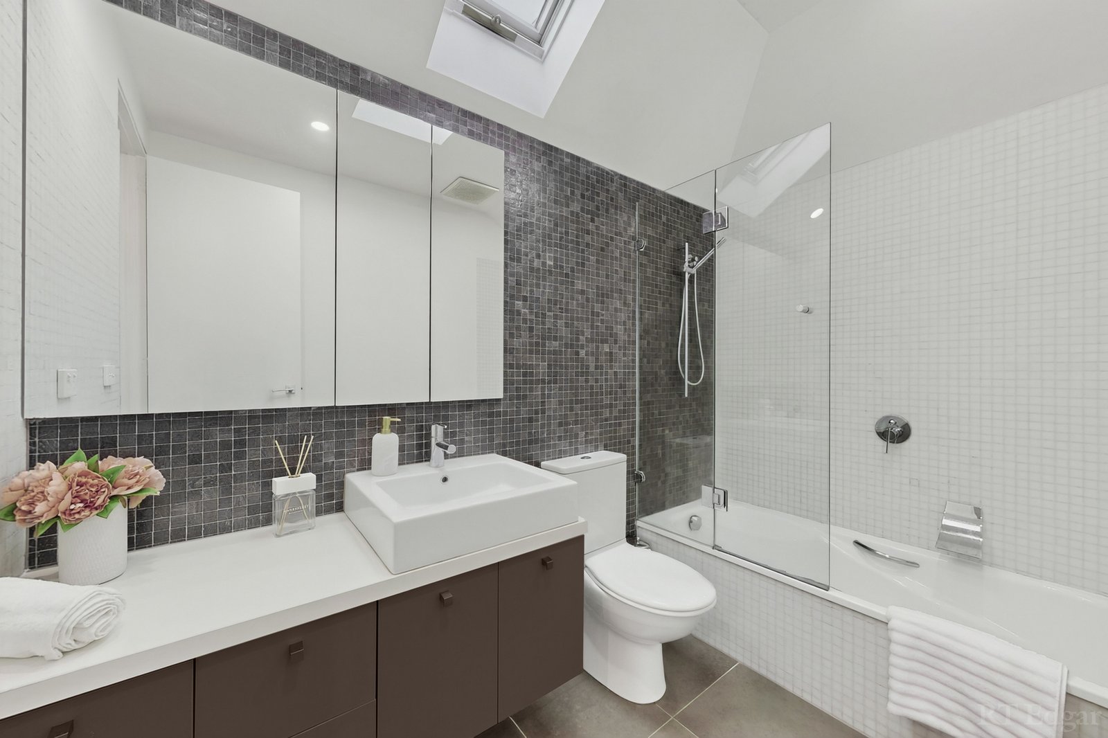 Real Estate and Property in 25 Roseberry Street, Hawthorn East, VIC