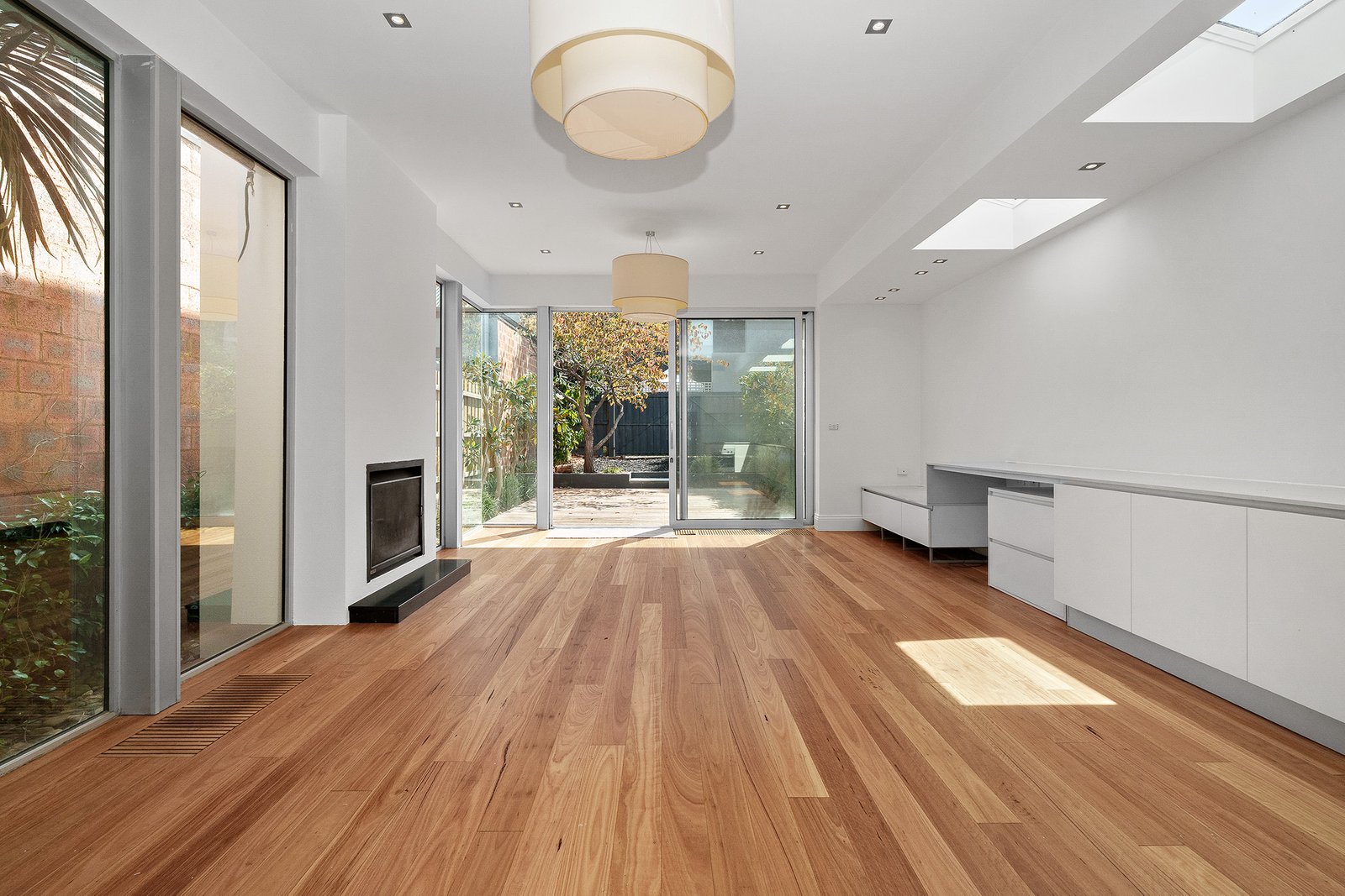 Real Estate and Property in 25 Roseberry Street, Hawthorn East, VIC