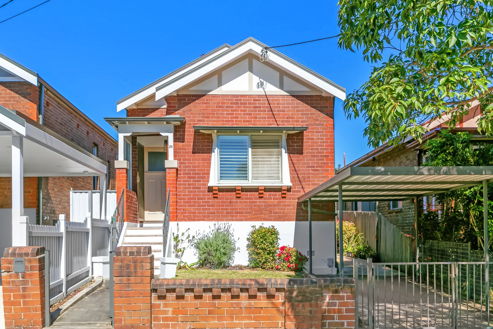 25 Rowley Rd  RUSSELL LEA 1