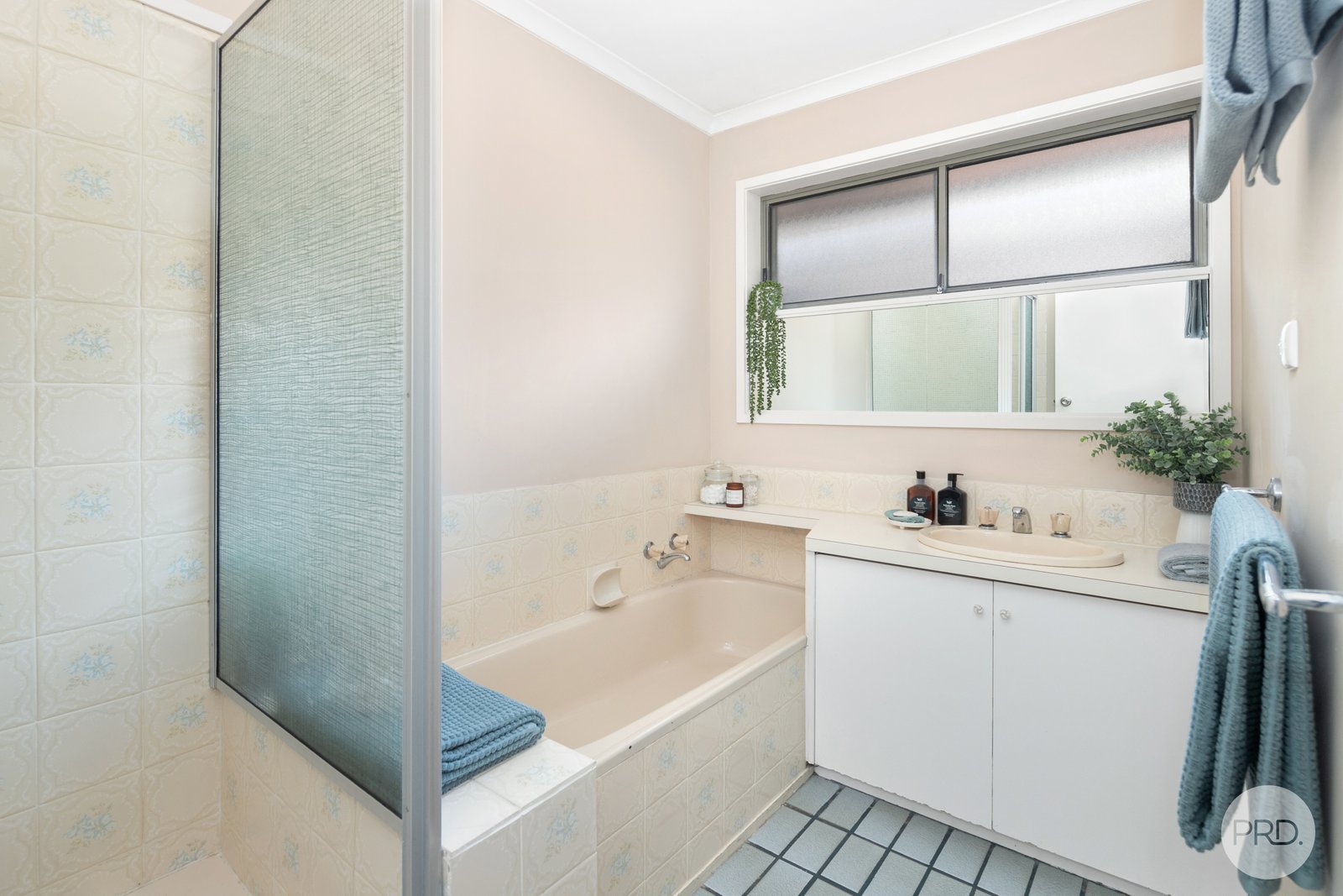 25 Salisbury Avenue NEWINGTON 8