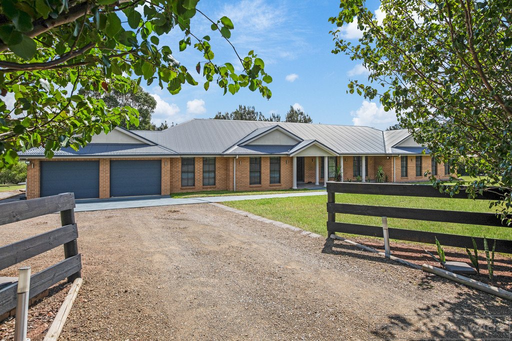 25 Sandstone Drive WINDELLA 1