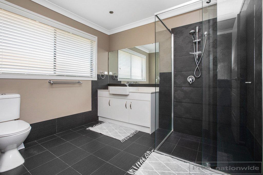 25 Sandstone Drive WINDELLA 12