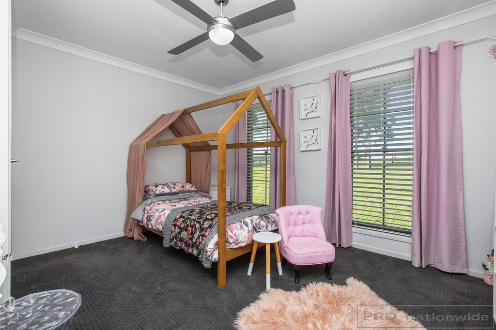 25 Sandstone Drive WINDELLA 17