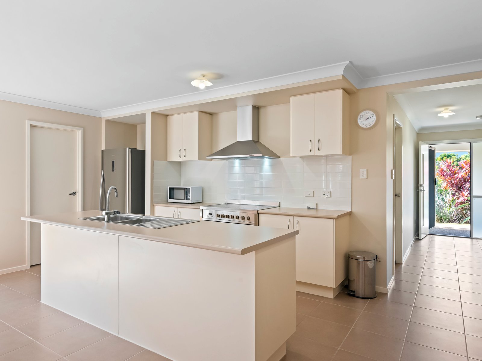 25 Sapphire Place ELANORA 6