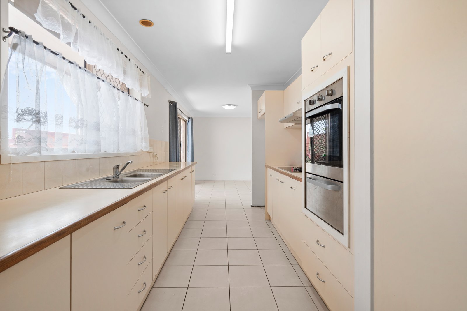 2/5 Seabrae Court POTTSVILLE 3