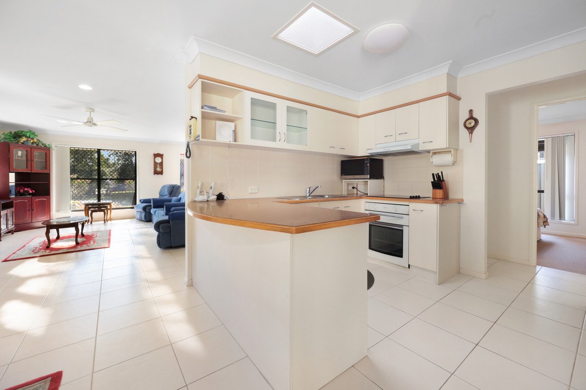 25 Seville Circuit Burleigh Waters 5