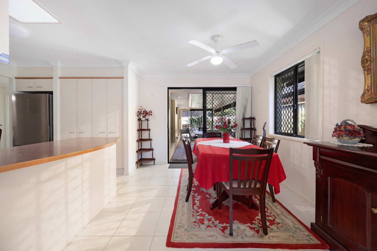 25 Seville Circuit Burleigh Waters 7