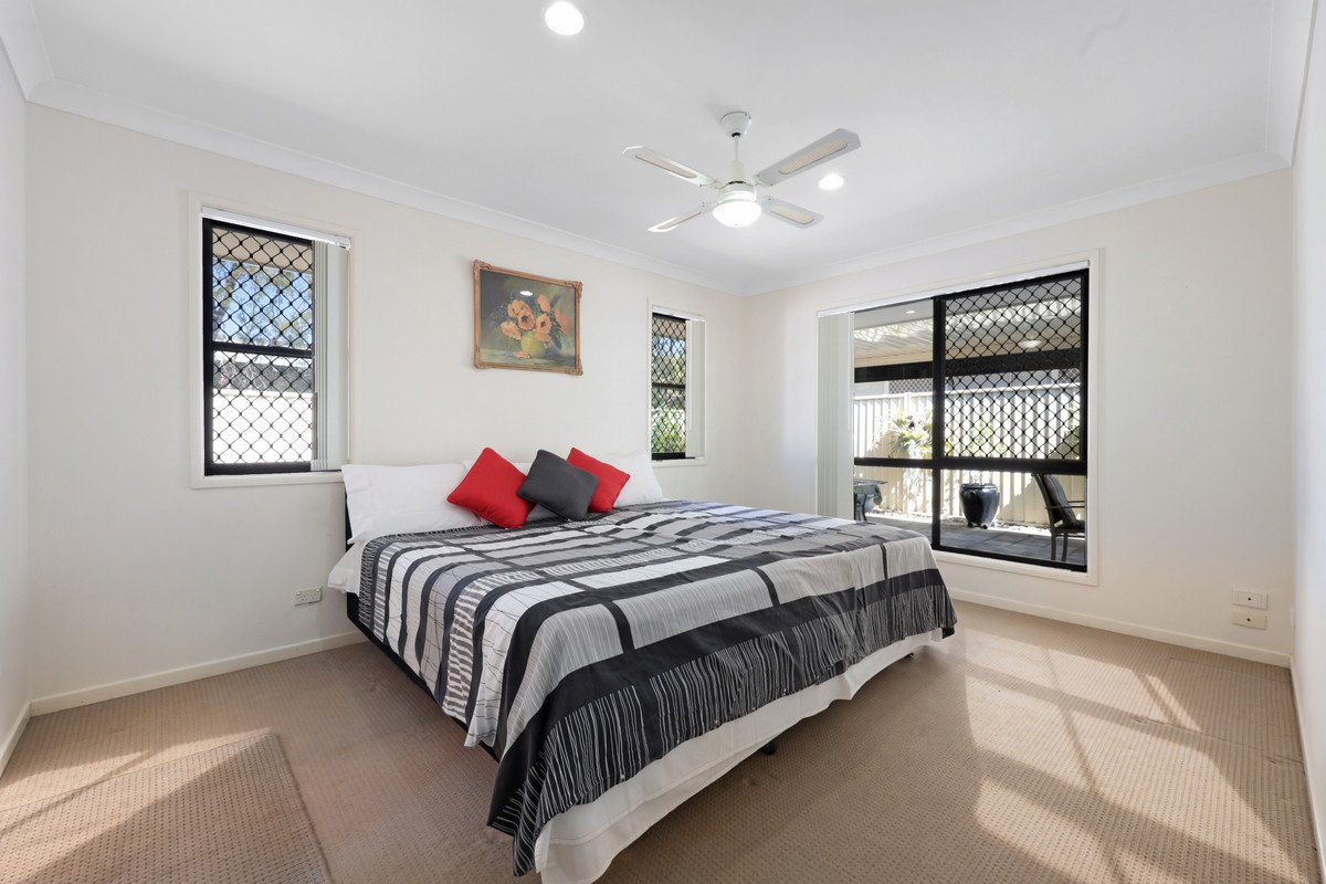 25 Seville Circuit Burleigh Waters 11