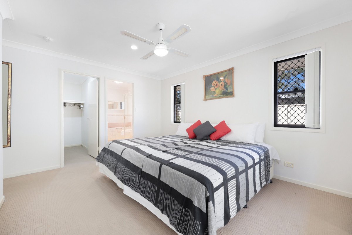 25 Seville Circuit Burleigh Waters 12