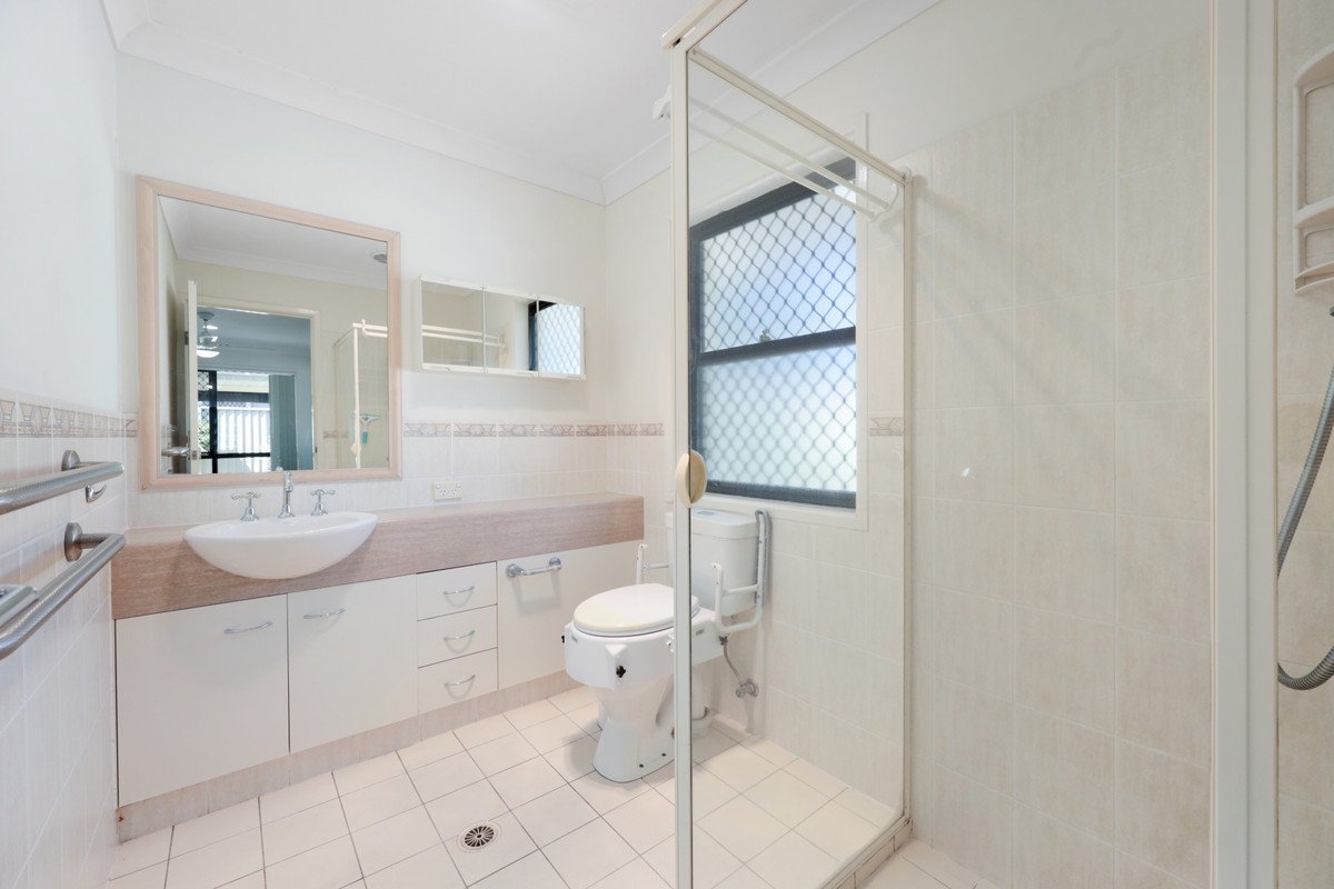 25 Seville Circuit Burleigh Waters 13