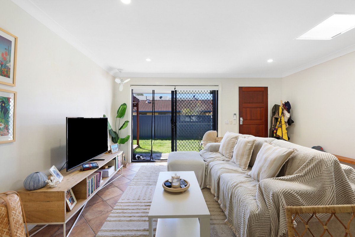 2/5 Shrike Court BURLEIGH WATERS 5