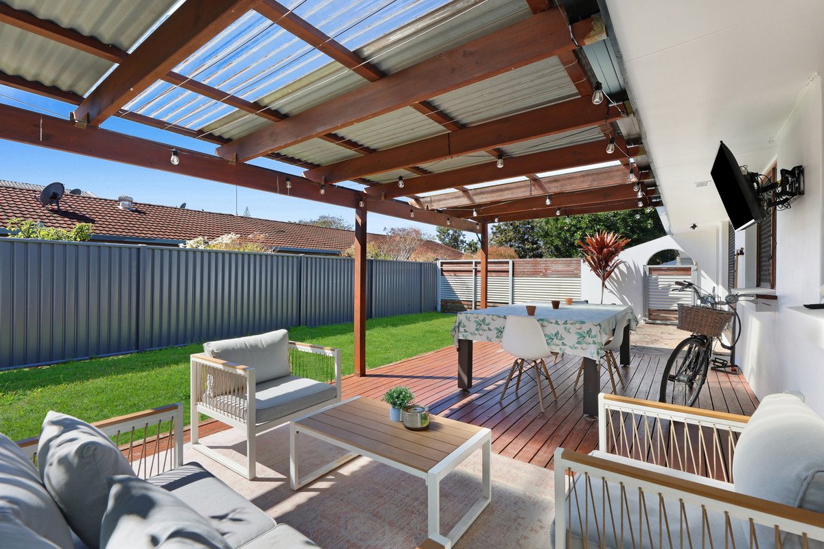 2/5 Shrike Court BURLEIGH WATERS 10