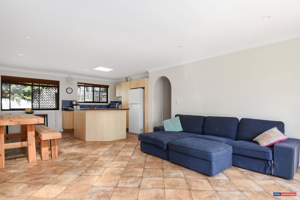 2/5 Shrike Court BURLEIGH WATERS 4