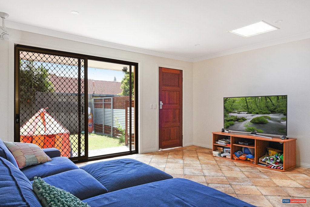 2/5 Shrike Court BURLEIGH WATERS 5