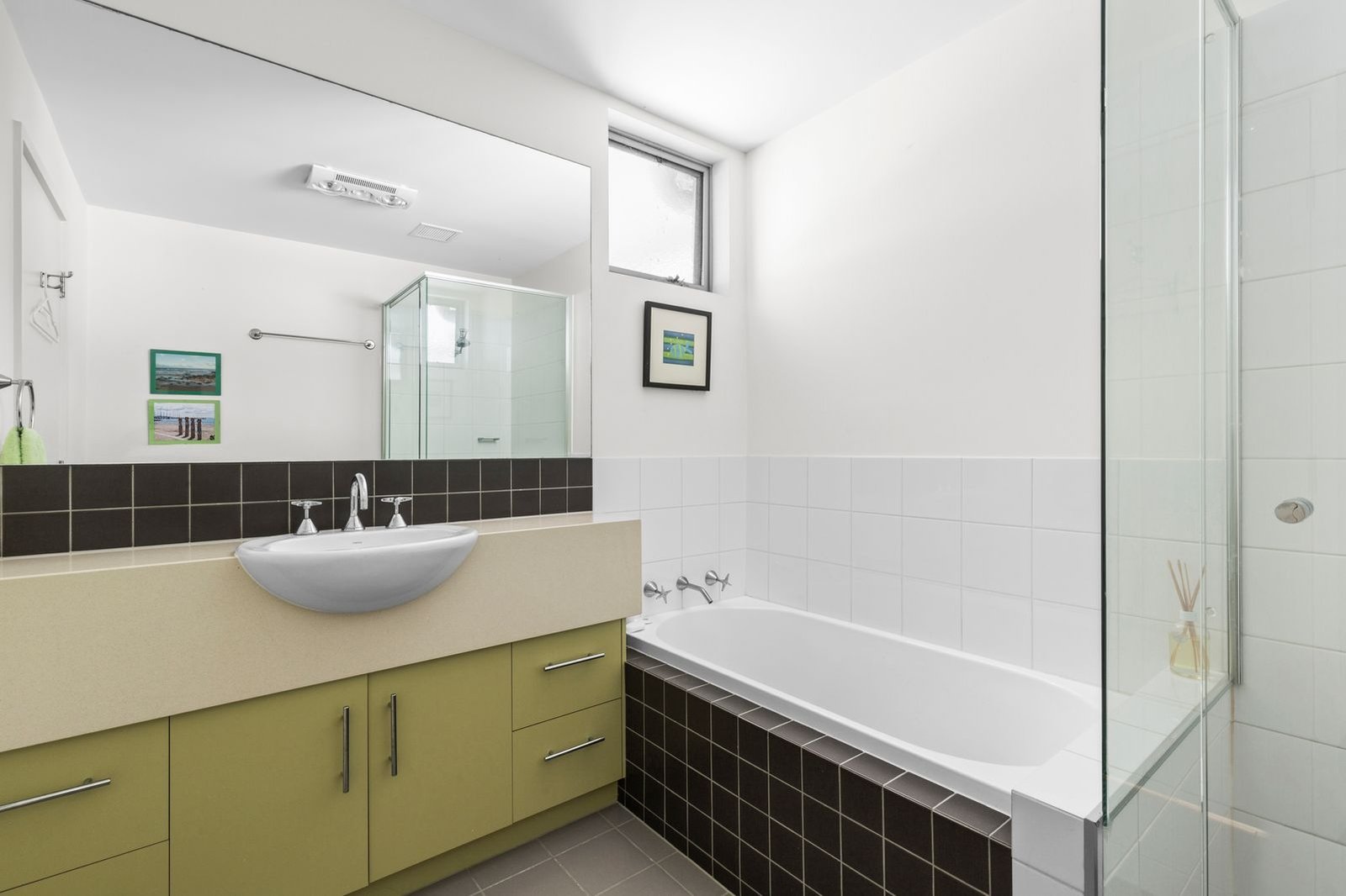 Real Estate and Property in 2/5 Simpson Street, Point Lonsdale, VIC