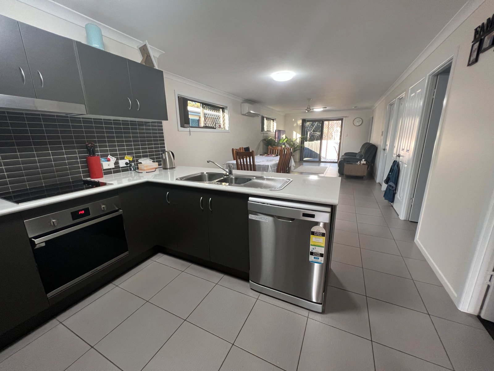 25 Skyline Drive NEW AUCKLAND 5