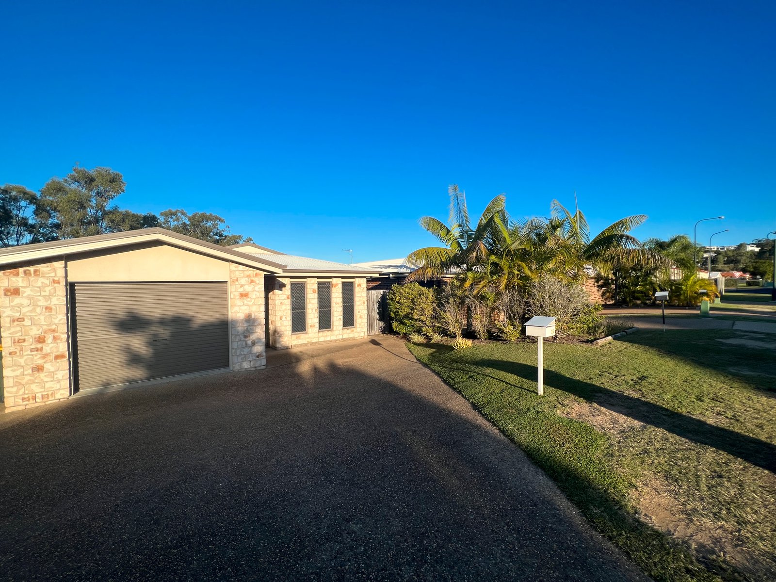 25 Skyline Drive NEW AUCKLAND 15