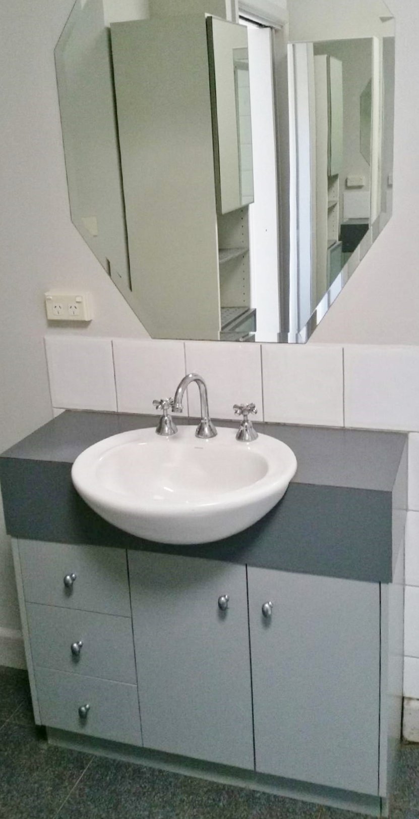 Gallery: 2/5 Southey Court