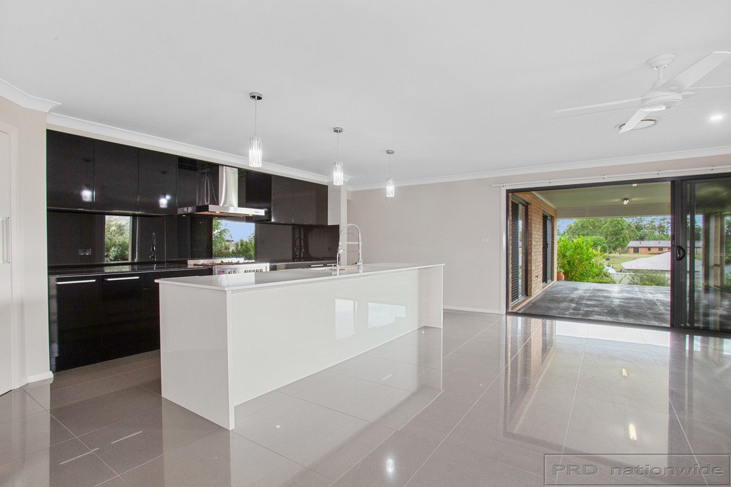 25 Stayard Drive BOLWARRA HEIGHTS 4