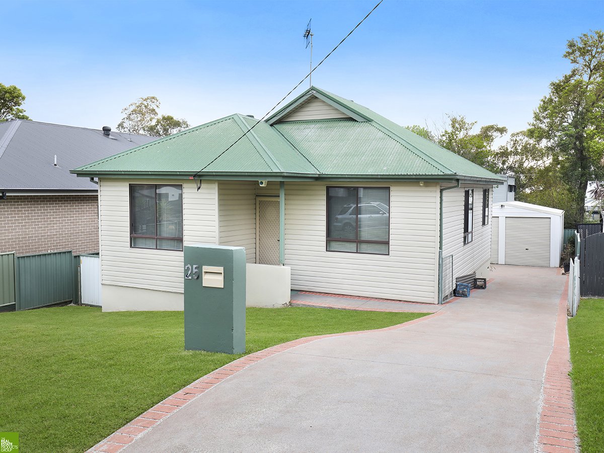 25 Tresnan Street UNANDERRA 1