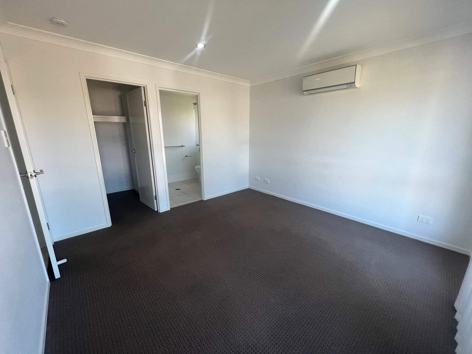 25 Tulipwood Circuit BOYNE ISLAND 6