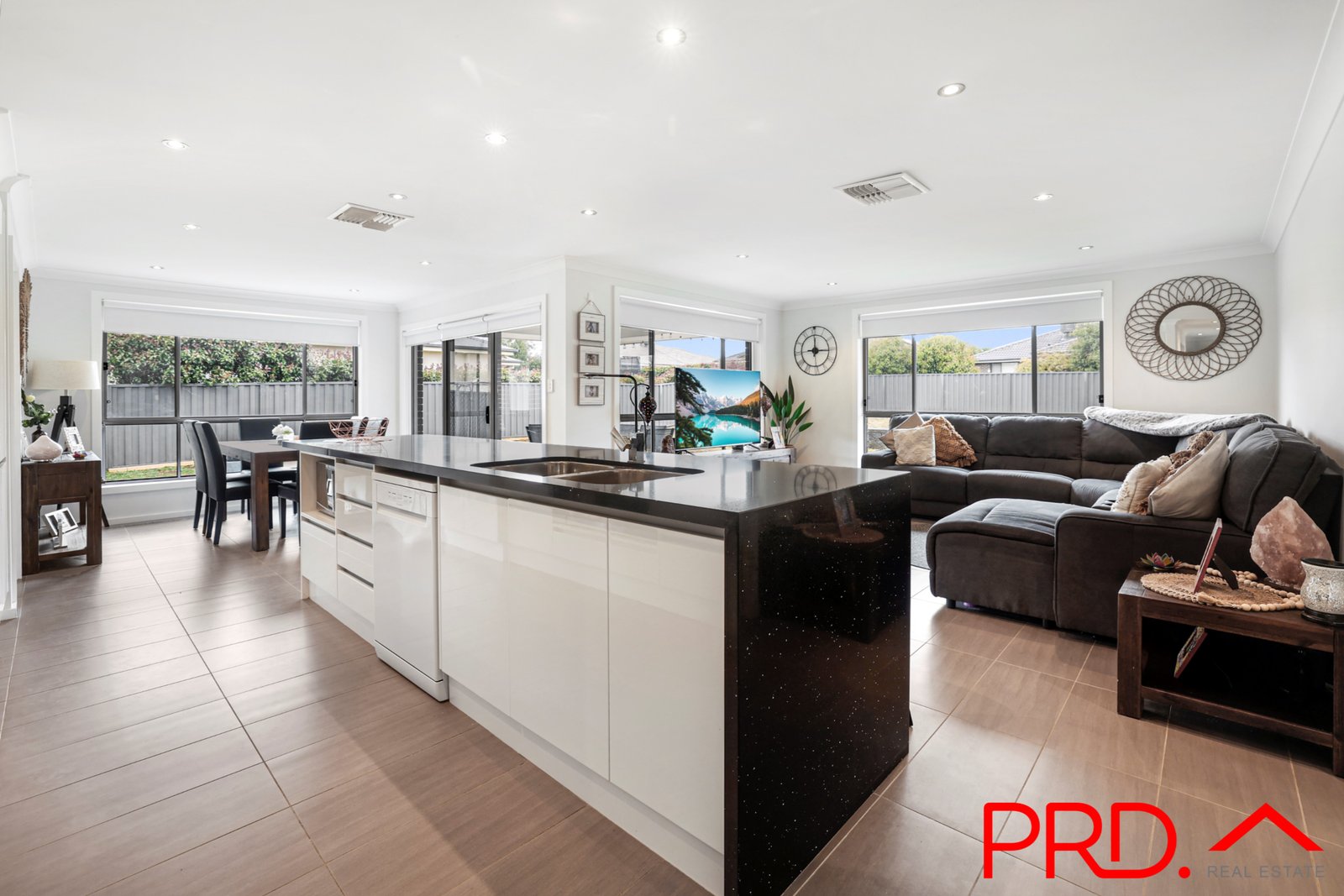 25 Verdelho Drive TAMWORTH 5