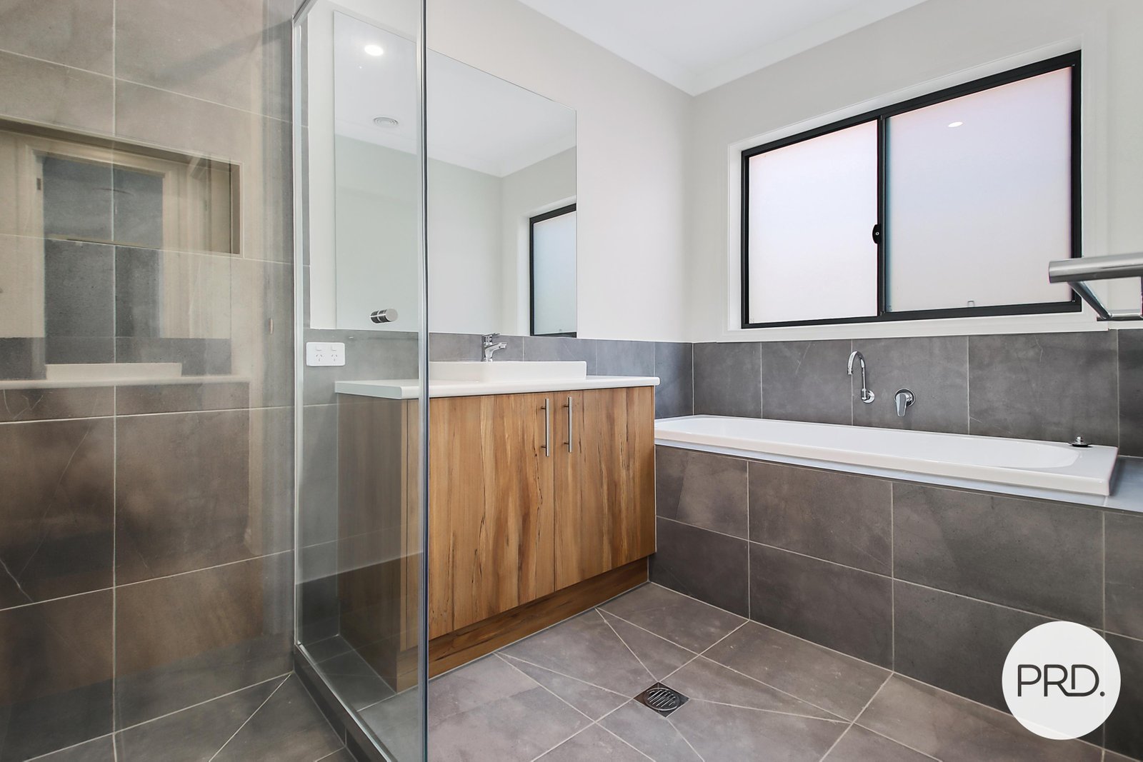 25 Wallaby Court THURGOONA 8