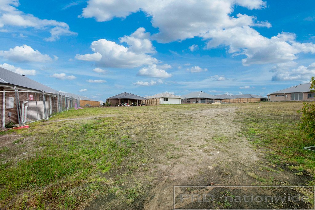 25 Watervale Circuit CHISHOLM 2