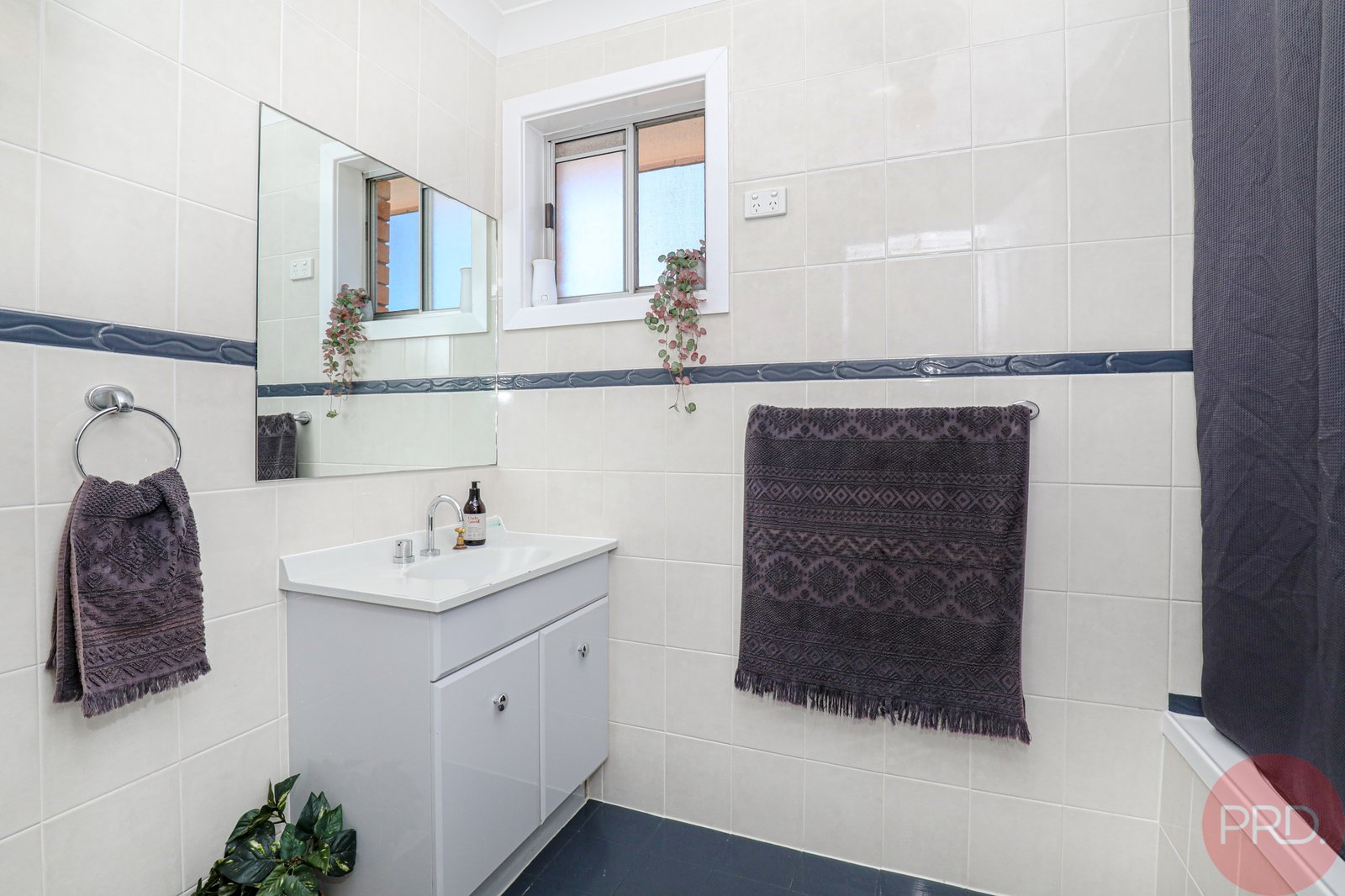 25 Way Street TENAMBIT 8