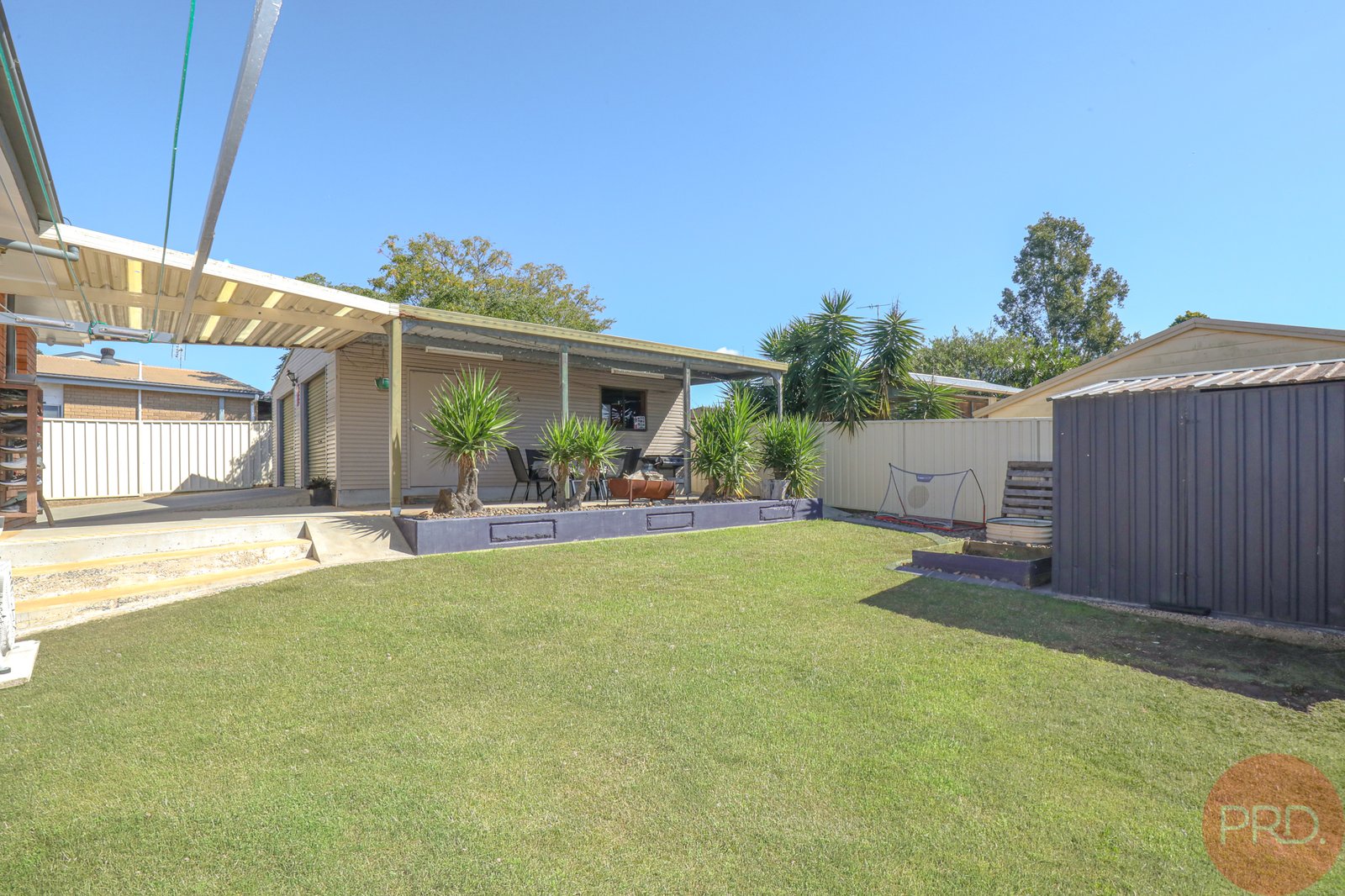 25 Way Street TENAMBIT 13