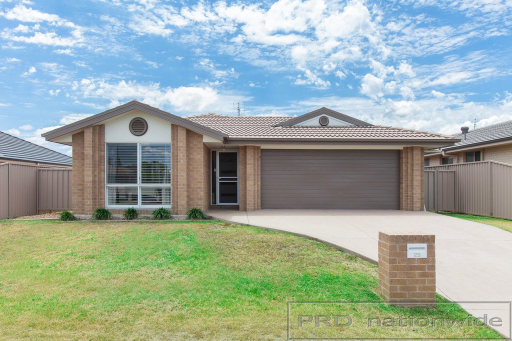 25 Woodhurst Street LARGS 1