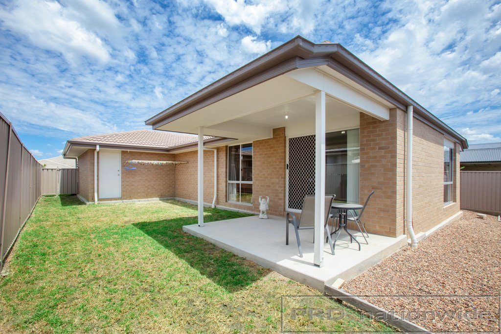 25 Woodhurst Street LARGS 10