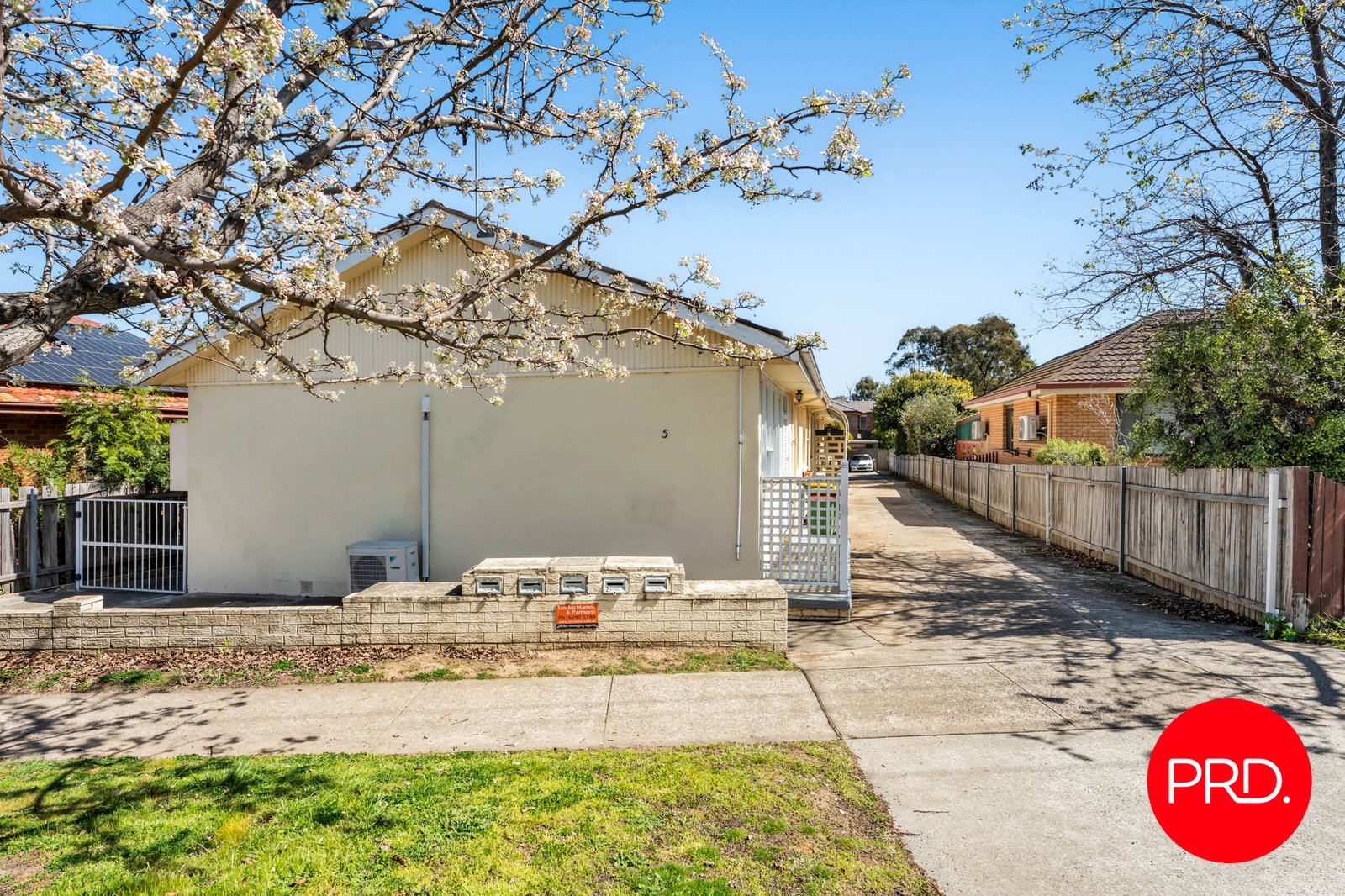 2/5 Yass Road QUEANBEYAN EAST 14
