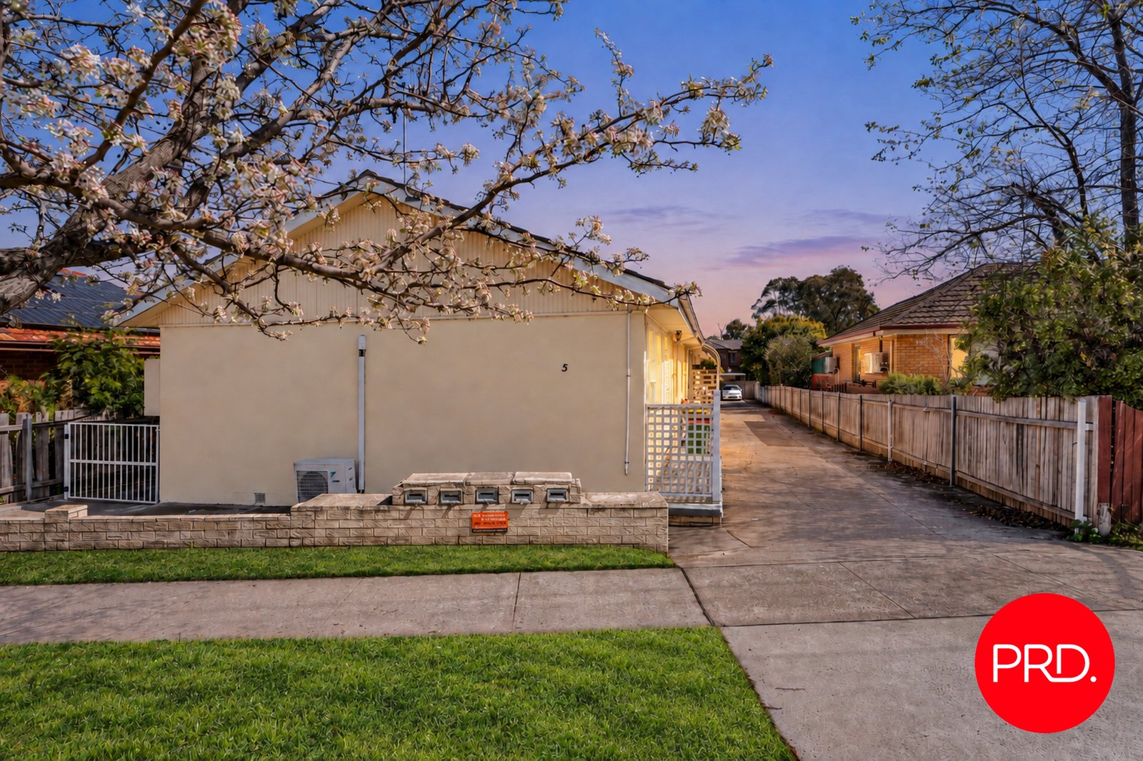 2/5 Yass Road QUEANBEYAN EAST 16